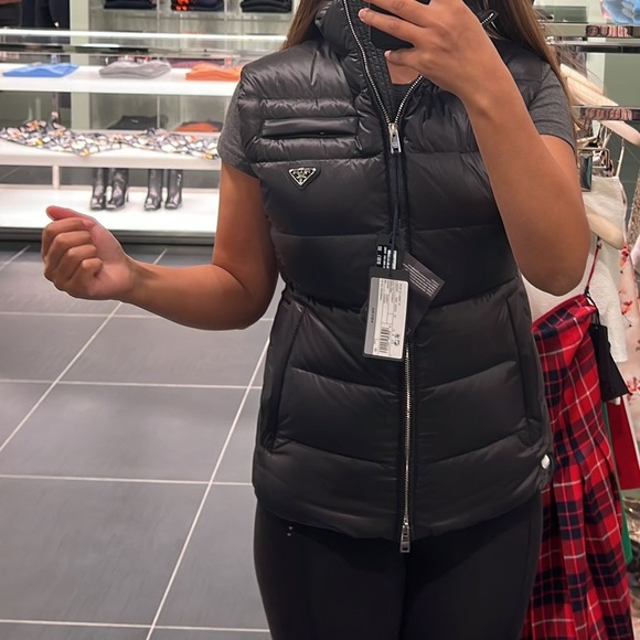 Prada black vest in size 40 - Picture 4 of 4